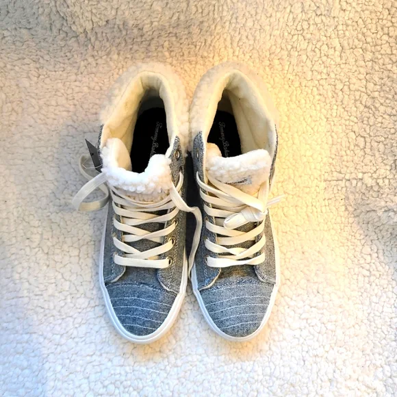 Tommy Bahama - NWT - gray denim look with faux shearling high-top sneake… - Picture 7 of 12